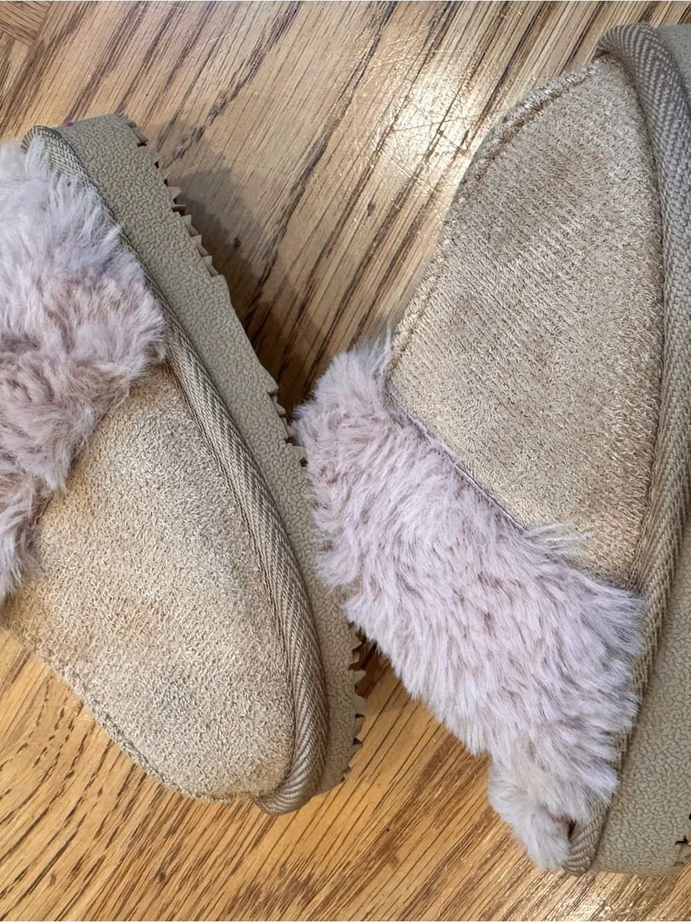 Kids Nicole Miller Cozy Faux-Fur Lined Slippers Tan Sz toddler 7c LIKE NEW!